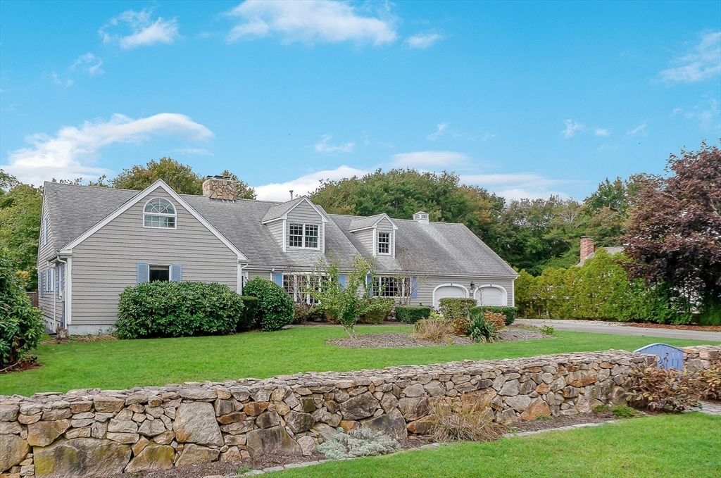 9 Hitching Post Rd, Mattapoisett, Massachusetts, 5 Bedrooms Bedrooms, 10 Rooms Rooms,3.5 BathroomsBathrooms,Residential,For Sale,Hitching Post Rd,73440197