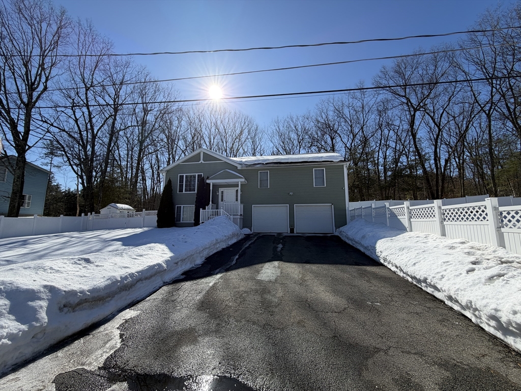 22 Columbia Ave, Fitchburg, Massachusetts, 4 Bedrooms Bedrooms, 7 Rooms Rooms,3 BathroomsBathrooms,Residential,For Sale,Columbia Ave,73481985