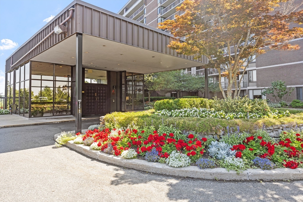 40 Village Rd, Middleton, Massachusetts, 2 Bedrooms Bedrooms, 5 Rooms Rooms,2 BathroomsBathrooms,Residential,For Sale,Village Rd,73481984