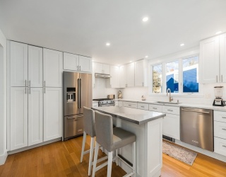 8 Forest St, Manchester, Massachusetts, 4 Bedrooms Bedrooms, 7 Rooms Rooms,2 BathroomsBathrooms,Residential,For Sale,Forest St,73482026