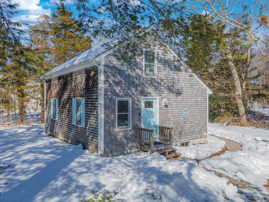 56 Acushnet Road, Mattapoisett, Massachusetts, 2 Bedrooms Bedrooms, 4 Rooms Rooms,2 BathroomsBathrooms,Residential,For Sale,Acushnet Road,73482059
