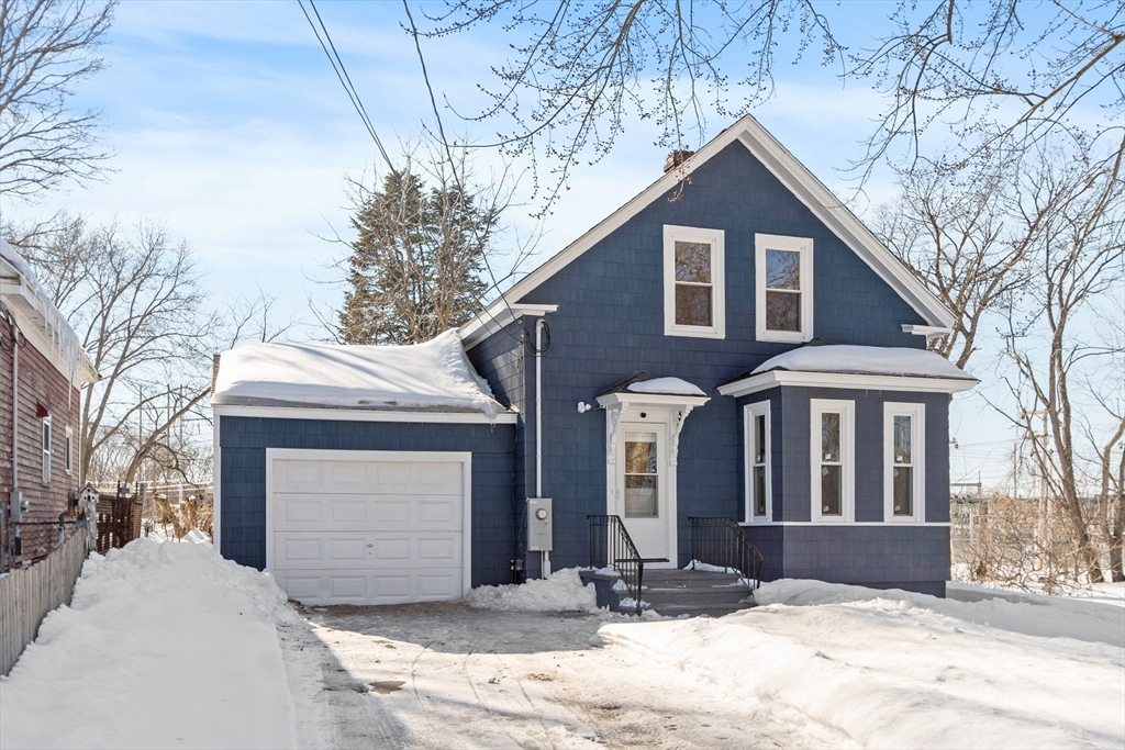 29 Bradstreet Ave, Haverhill, Massachusetts, 3 Bedrooms Bedrooms, 6 Rooms Rooms,1 BathroomBathrooms,Residential,For Sale,Bradstreet Ave,73482075