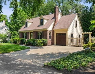 33 West Shore Drive, Marblehead, Massachusetts, 3 Bedrooms Bedrooms, 9 Rooms Rooms,1 BathroomBathrooms,Residential,For Sale,West Shore Drive,73481910