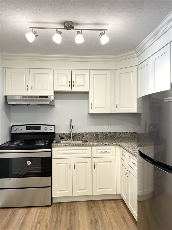 37 Fountain Lane, Weymouth, Massachusetts, 1 Bedroom Bedrooms, 4 Rooms Rooms,1 BathroomBathrooms,Residential,For Sale,Fountain Lane,73482105