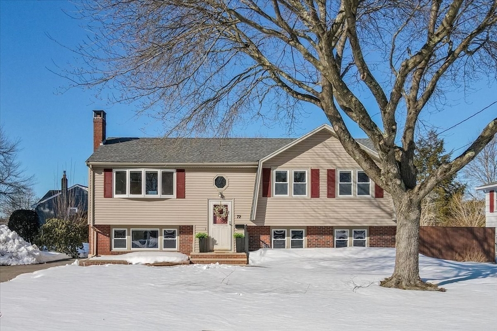 72 Rogers Dr, Stoughton, Massachusetts, 4 Bedrooms Bedrooms, 6 Rooms Rooms,2 BathroomsBathrooms,Residential,For Sale,Rogers Dr,73482120