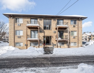 351 Pawtucket Blvd, Lowell, Massachusetts, 2 Bedrooms Bedrooms, 4 Rooms Rooms,1 BathroomBathrooms,Residential,For Sale,Pawtucket Blvd,73473290