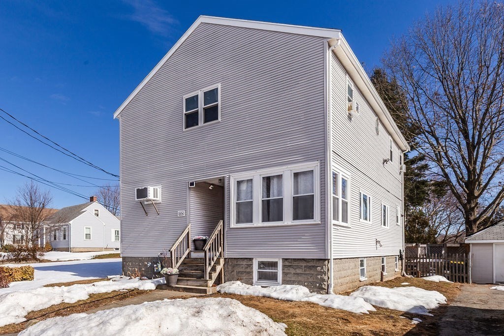 1174 Riverside Ave, Somerset, Massachusetts, 5 Bedrooms Bedrooms, 9 Rooms Rooms,3 BathroomsBathrooms,Residential,For Sale,Riverside Ave,73482134