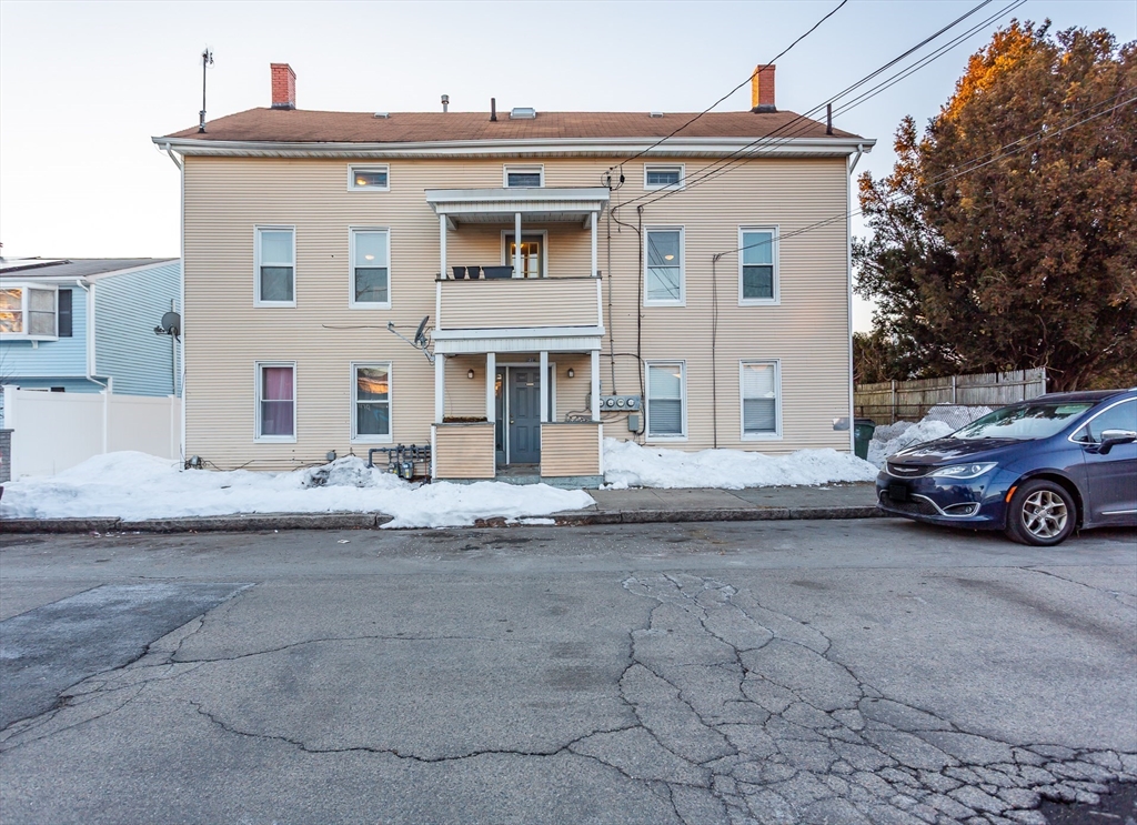 219 Montaup St, Fall River, Massachusetts, 9 Bedrooms Bedrooms, 25 Rooms Rooms,5 BathroomsBathrooms,Residential Income,For Sale,Montaup St,73482141