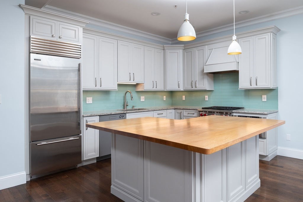 142 Fuller St, Brookline, Massachusetts, 3 Bedrooms Bedrooms, 6 Rooms Rooms,3.5 BathroomsBathrooms,Residential,For Sale,Fuller St,73482163