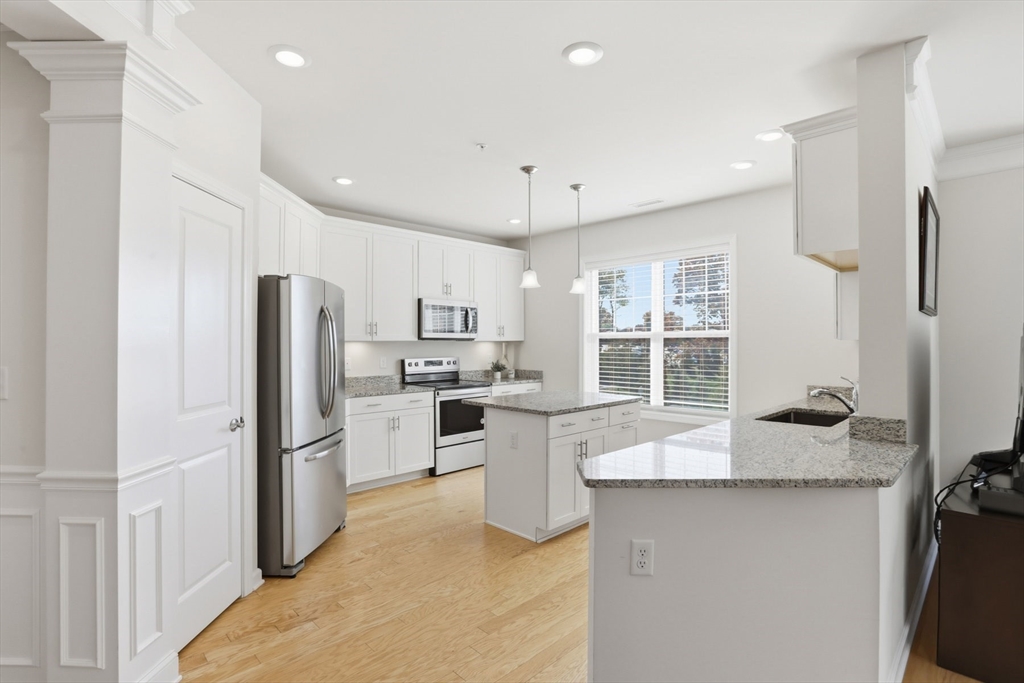 2 Francis Dr, Andover, Massachusetts, 2 Bedrooms Bedrooms, 5 Rooms Rooms,2 BathroomsBathrooms,Residential,For Sale,Francis Dr,73446651