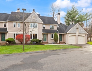 54 Jasper Ln, Randolph, Massachusetts, 2 Bedrooms Bedrooms, 5 Rooms Rooms,1.5 BathroomsBathrooms,Residential,For Sale,Jasper Ln,73482239