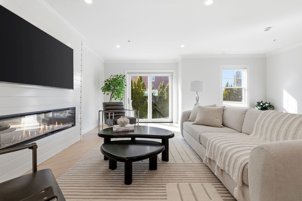 3 Chatham St, Watertown, Massachusetts, 3 Bedrooms Bedrooms, 9 Rooms Rooms,3.5 BathroomsBathrooms,Residential,For Sale,Chatham St,73482247