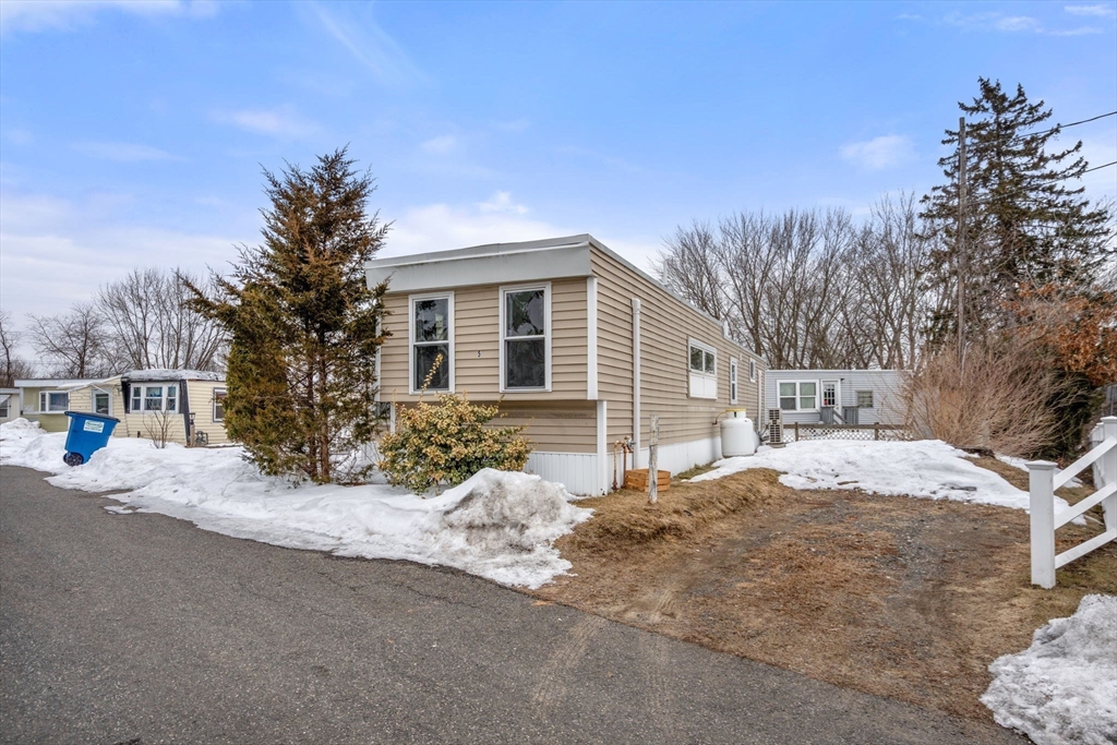 350 West Street, Ludlow, Massachusetts, 1 Bedroom Bedrooms, 4 Rooms Rooms,1 BathroomBathrooms,Residential,For Sale,West Street,73482445