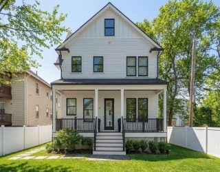 1919 Commonwealth Ave., Newton, Massachusetts, 5 Bedrooms Bedrooms, 9 Rooms Rooms,4.5 BathroomsBathrooms,Residential,For Sale,Commonwealth Ave.,73482469