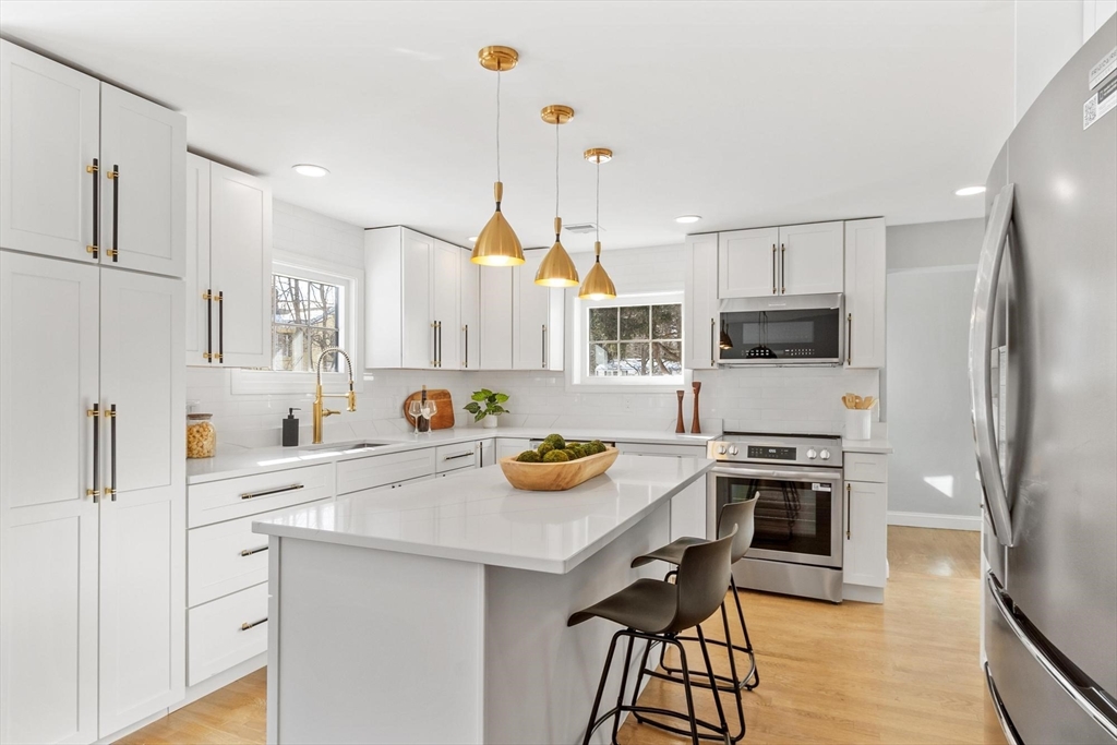 401 Belknap Rd, Framingham, Massachusetts, 5 Bedrooms Bedrooms, 9 Rooms Rooms,2.5 BathroomsBathrooms,Residential,For Sale,Belknap Rd,73482509