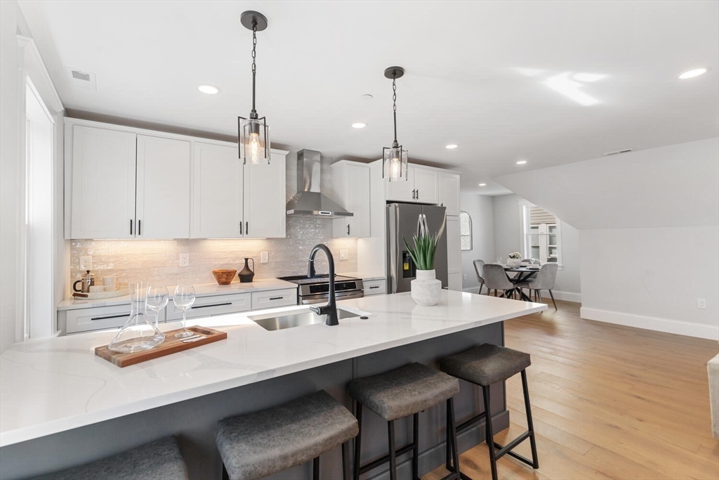 227 Highland Ave, Somerville, Massachusetts, 2 Bedrooms Bedrooms, 5 Rooms Rooms,2 BathroomsBathrooms,Residential,For Sale,Highland Ave,73482278