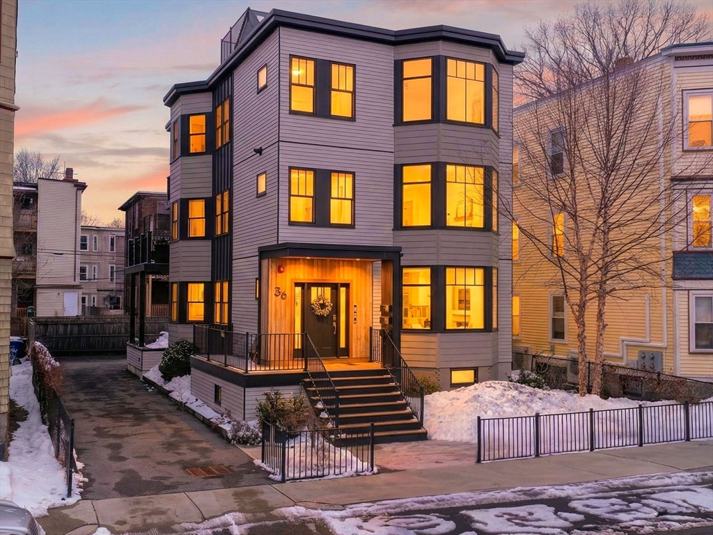 36 Hall St, Boston, Massachusetts, 3 Bedrooms Bedrooms, 6 Rooms Rooms,3 BathroomsBathrooms,Residential,For Sale,Hall St,73482253