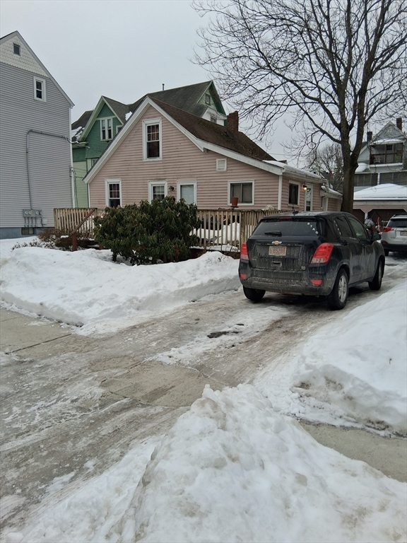 13 Hampden St, Worcester, Massachusetts, 3 Bedrooms Bedrooms, 6 Rooms Rooms,1 BathroomBathrooms,Residential,For Sale,Hampden St,73482272