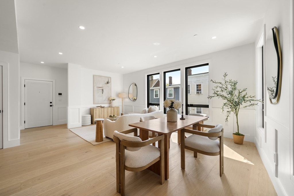 136 West Eighth, Boston, Massachusetts, 4 Bedrooms Bedrooms, 11 Rooms Rooms,3 BathroomsBathrooms,Residential,For Sale,West Eighth,73482321