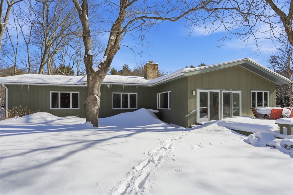 17 North St, Lexington, Massachusetts, 4 Bedrooms Bedrooms, 8 Rooms Rooms,2 BathroomsBathrooms,Residential,For Sale,North St,73482347