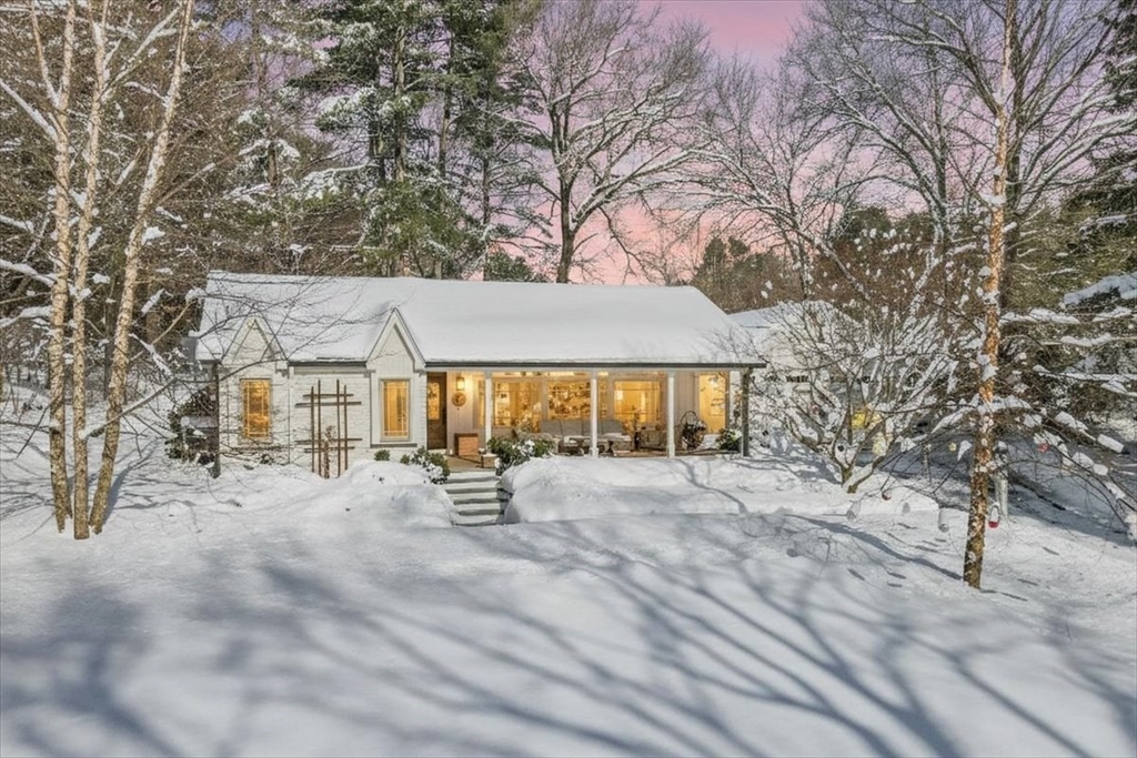 29 Bridge St, Medfield, Massachusetts, 3 Bedrooms Bedrooms, 7 Rooms Rooms,2 BathroomsBathrooms,Residential,For Sale,Bridge St,73482368