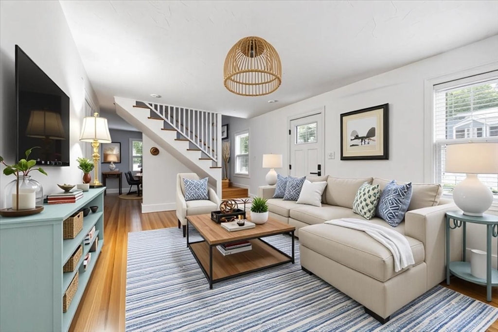 1 Hemlock Rd., Hingham, Massachusetts, 4 Bedrooms Bedrooms, 8 Rooms Rooms,2 BathroomsBathrooms,Residential,For Sale,Hemlock Rd.,73482402