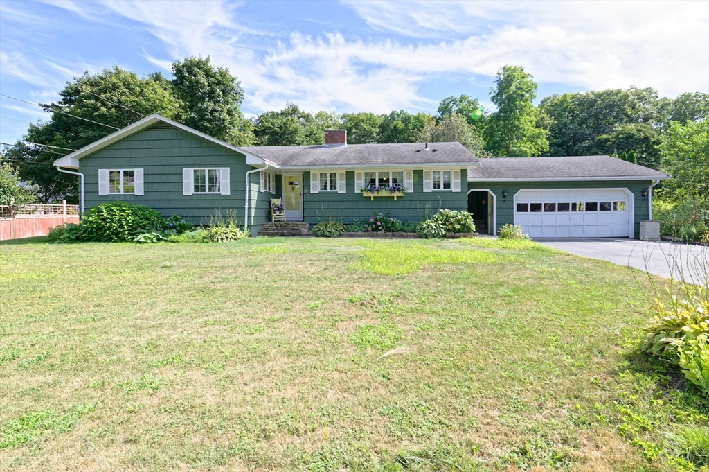 9 Banning Drive, Northbridge, Massachusetts, 4 Bedrooms Bedrooms, 8 Rooms Rooms,2.5 BathroomsBathrooms,Residential,For Sale,Banning Drive,73418261