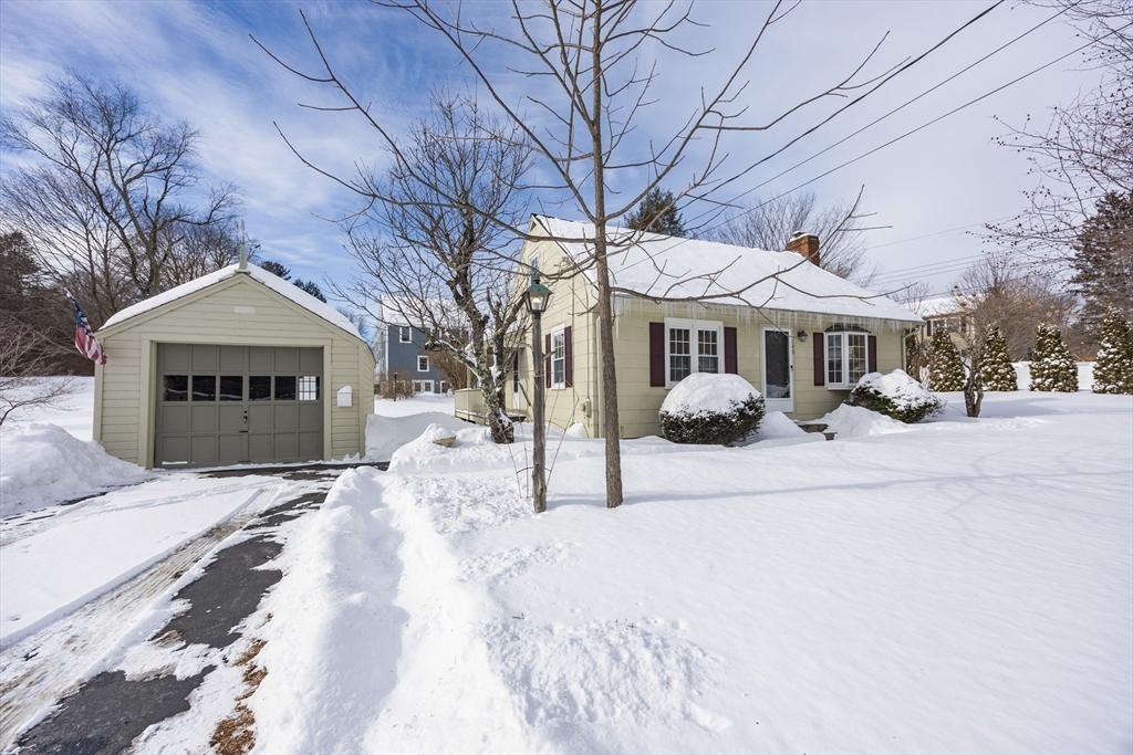 140 Concord St., Holliston, Massachusetts, 3 Bedrooms Bedrooms, 6 Rooms Rooms,1.5 BathroomsBathrooms,Residential,For Sale,Concord St.,73472671