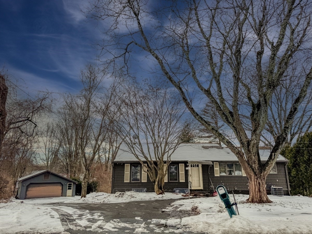 293 Morgan Street, South Hadley, Massachusetts, 4 Bedrooms Bedrooms, 10 Rooms Rooms,3 BathroomsBathrooms,Residential,For Sale,Morgan Street,73467029