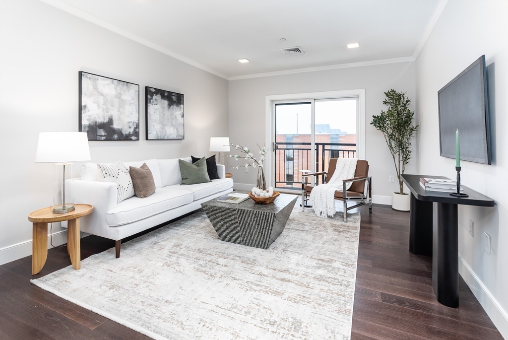 320 Maverick St, Boston, Massachusetts, 1 Bedroom Bedrooms, 3 Rooms Rooms,1 BathroomBathrooms,Residential,For Sale,Maverick St,73482704