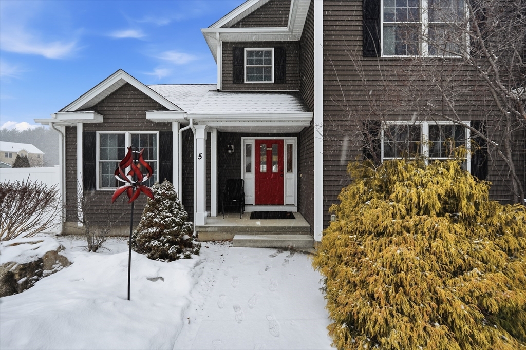 5 Day Lily Ln, Westfield, Massachusetts, 3 Bedrooms Bedrooms, 7 Rooms Rooms,2.5 BathroomsBathrooms,Residential,For Sale,Day Lily Ln,73482828