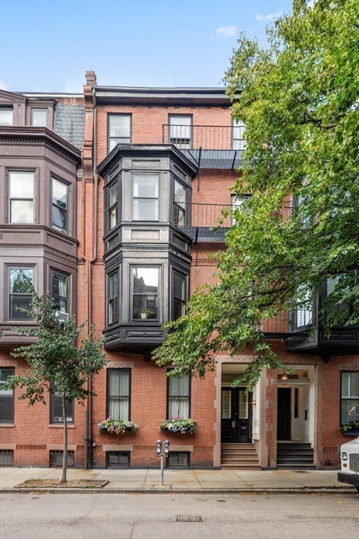 18 Hereford St, Boston, Massachusetts, 7 Bedrooms Bedrooms, 14 Rooms Rooms,4.5 BathroomsBathrooms,Residential,For Sale,Hereford St,73482573