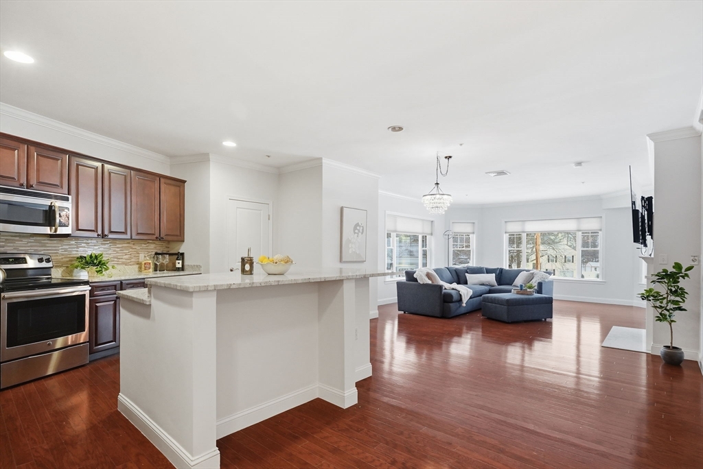 855 Main St., Woburn, Massachusetts, 2 Bedrooms Bedrooms, 5 Rooms Rooms,2 BathroomsBathrooms,Residential,For Sale,Main St.,73482548