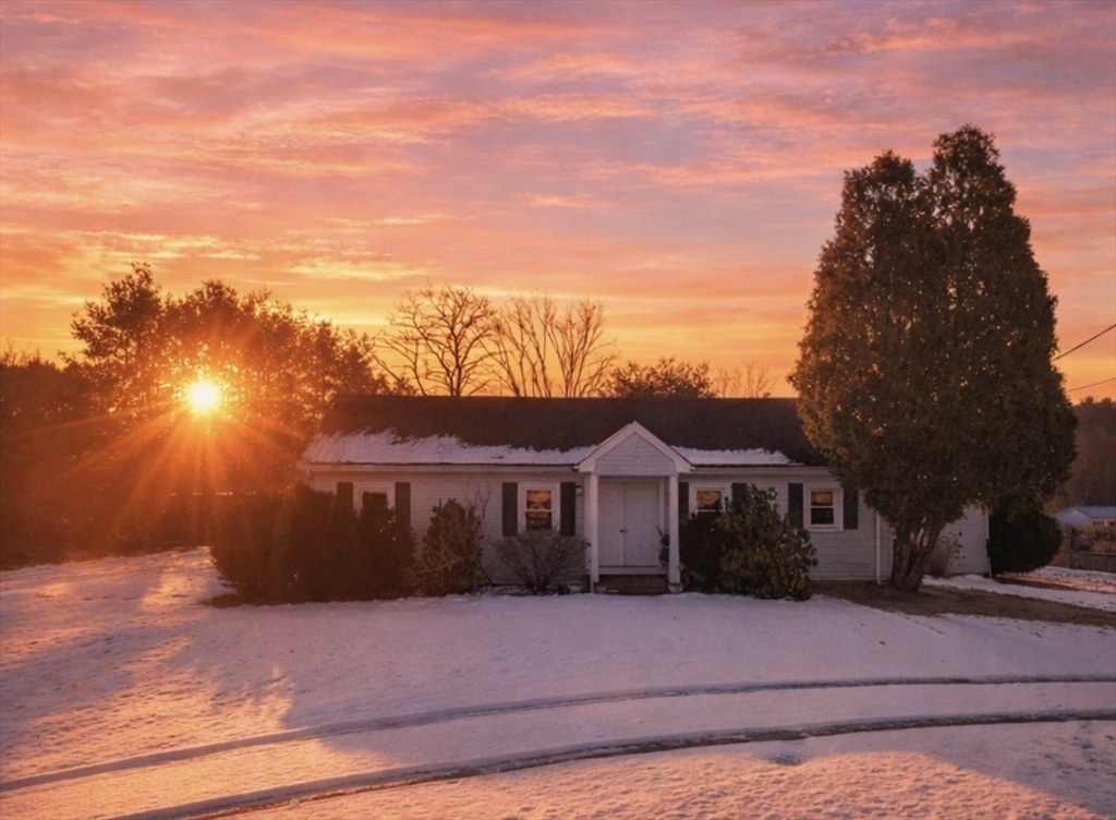 346 South, Foxboro, Massachusetts, 4 Bedrooms Bedrooms, 7 Rooms Rooms,2 BathroomsBathrooms,Residential,For Sale,South,73477089