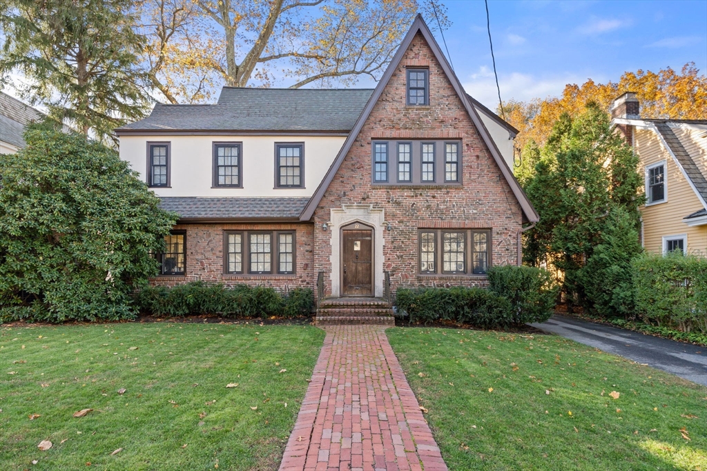 22 Brackett Rd, Newton, Massachusetts, 3 Bedrooms Bedrooms, 12 Rooms Rooms,3.5 BathroomsBathrooms,Residential,For Sale,Brackett Rd,73482725