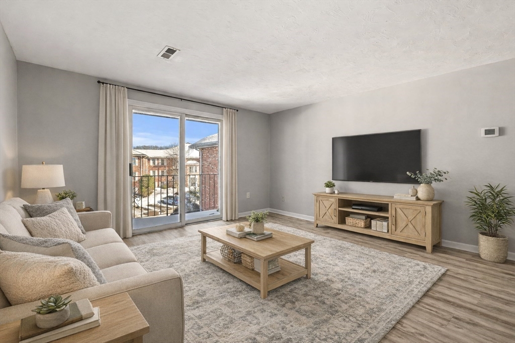 354 Neponset St, Canton, Massachusetts, 2 Bedrooms Bedrooms, 5 Rooms Rooms,1 BathroomBathrooms,Residential,For Sale,Neponset St,73482615