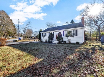 48 Maple St, Bourne, Massachusetts, 2 Bedrooms Bedrooms, 5 Rooms Rooms,1 BathroomBathrooms,Residential,For Sale,Maple St,73462140