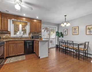 25 Eagan Pl, Peabody, Massachusetts, 2 Bedrooms Bedrooms, 6 Rooms Rooms,1.5 BathroomsBathrooms,Residential Lease,For Rent,Eagan Pl,73483203