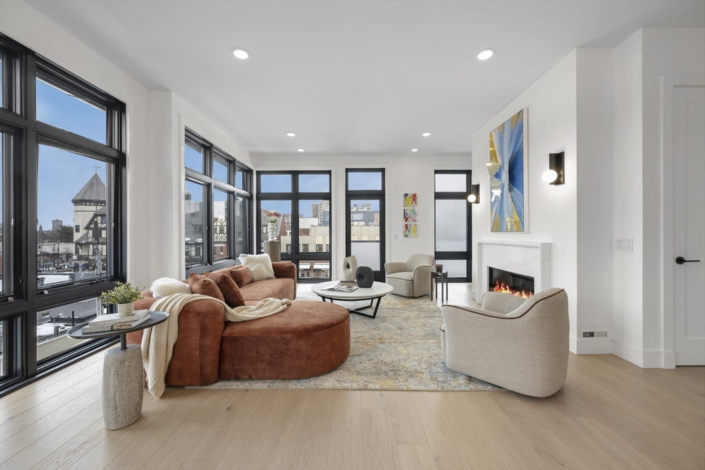 14 Green Street, Brookline, Massachusetts, 3 Bedrooms Bedrooms, 8 Rooms Rooms,3.5 BathroomsBathrooms,Residential,For Sale,Green Street,73482947