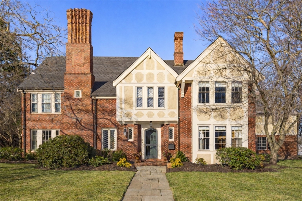 4 Dartmouth St, Winchester, Massachusetts, 5 Bedrooms Bedrooms, 15 Rooms Rooms,5.5 BathroomsBathrooms,Residential,For Sale,Dartmouth St,73482952