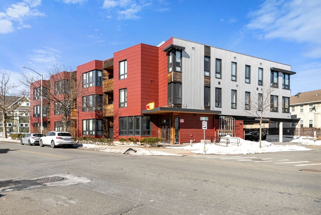 240 Salem St, Medford, Massachusetts, 1 Bedroom Bedrooms, 3 Rooms Rooms,1 BathroomBathrooms,Residential,For Sale,Salem St,73482945