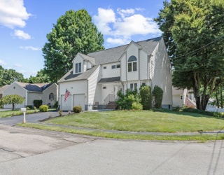 54 Jennifer Rd, Lowell, Massachusetts, 3 Bedrooms Bedrooms, 6 Rooms Rooms,3 BathroomsBathrooms,Residential Lease,For Rent,Jennifer Rd,73481885