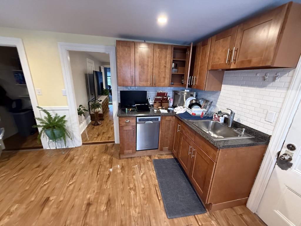 12 French Ave, Braintree, Massachusetts, 2 Bedrooms Bedrooms, 4 Rooms Rooms,1 BathroomBathrooms,Residential Lease,For Rent,French Ave,73482734