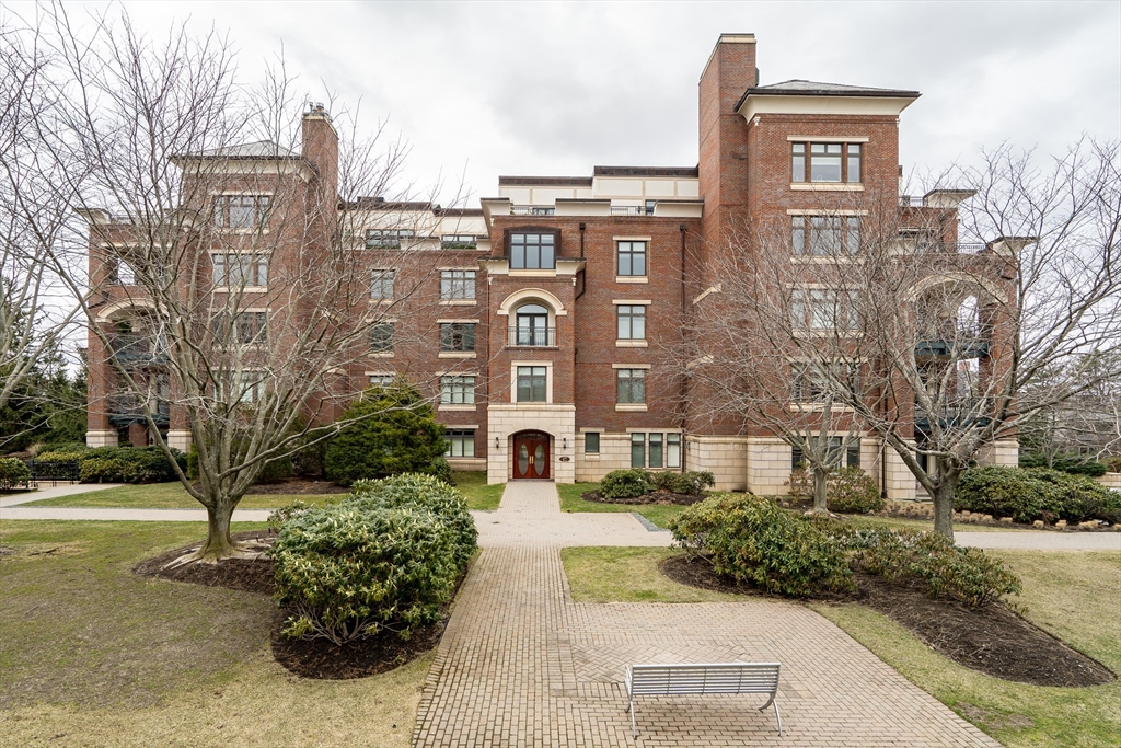 120 Seaver St, Brookline, Massachusetts, 3 Bedrooms Bedrooms, 8 Rooms Rooms,3.5 BathroomsBathrooms,Residential Lease,For Rent,Seaver St,73482864