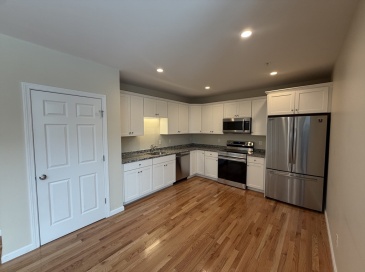 85 Lowell, Peabody, Massachusetts, 1 Bedroom Bedrooms, 2 Rooms Rooms,1 BathroomBathrooms,Residential Lease,For Rent,Lowell,73483072 85 Lowell, Peabody, Massachusetts, 1 Bedroom Bedrooms, 2 Rooms Rooms,1 BathroomBathrooms,Residential Lease,For Rent,Lowell,73483072