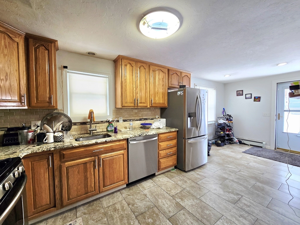 296 Saint Nicholas Ave, Worcester, Massachusetts, 3 Bedrooms Bedrooms, 8 Rooms Rooms,1 BathroomBathrooms,Residential Lease,For Rent,Saint Nicholas Ave,73482930