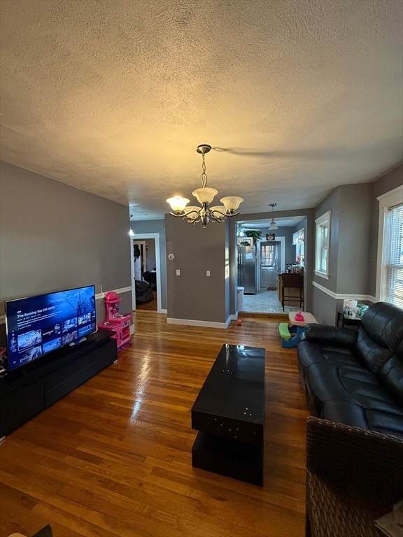 31 Fifield St, Watertown, Massachusetts, 2 Bedrooms Bedrooms, 6 Rooms Rooms,1 BathroomBathrooms,Residential Lease,For Rent,Fifield St,73483103