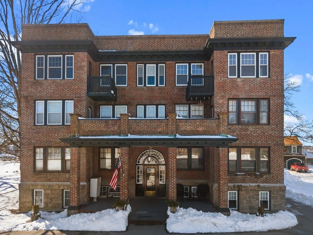 138 Main St, Fairhaven, Massachusetts, 2 Bedrooms Bedrooms, 5 Rooms Rooms,1 BathroomBathrooms,Residential,For Sale,Main St,73483128