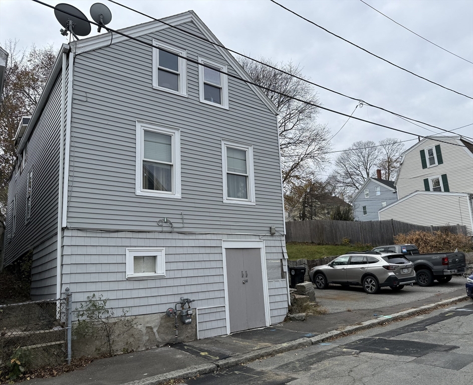 12 Varney St, Salem, Massachusetts, 3 Bedrooms Bedrooms, 6 Rooms Rooms,1 BathroomBathrooms,Residential,For Sale,Varney St,73483118