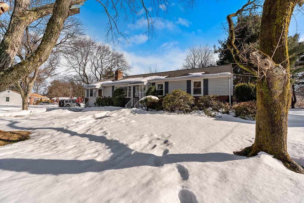 35 Gleason St, Framingham, Massachusetts, 3 Bedrooms Bedrooms, 6 Rooms Rooms,1 BathroomBathrooms,Residential,For Sale,Gleason St,73483150